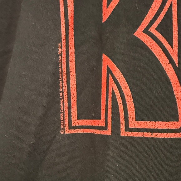 Kiss Tee - Picture 2 of 5